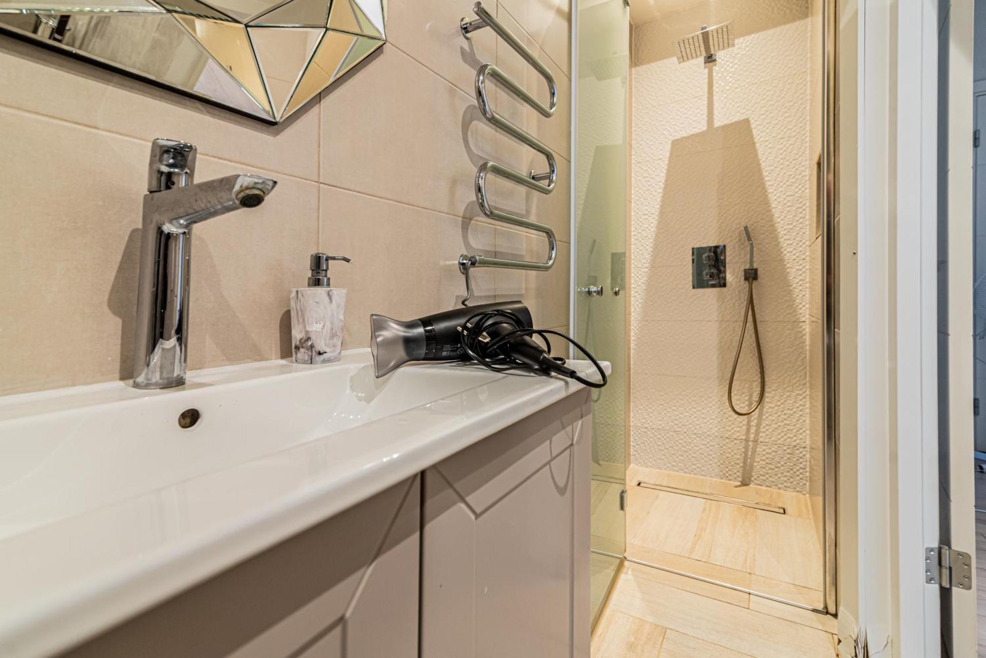 Stylish Old Town Apartment Riga Bagian luar foto