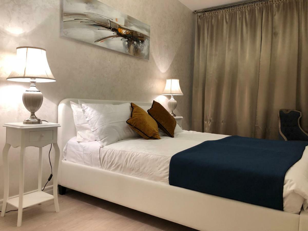 Stylish Old Town Apartment Riga Bagian luar foto