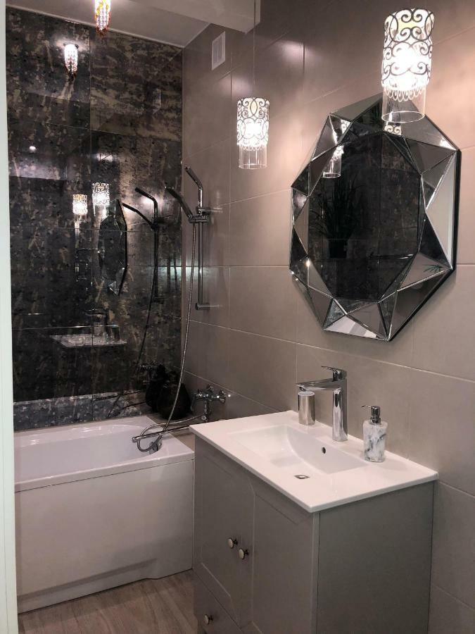 Stylish Old Town Apartment Riga Bagian luar foto